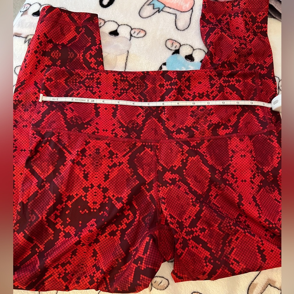 lululemon athletica Red Snake-Print Leggings - Picture 2 of 9